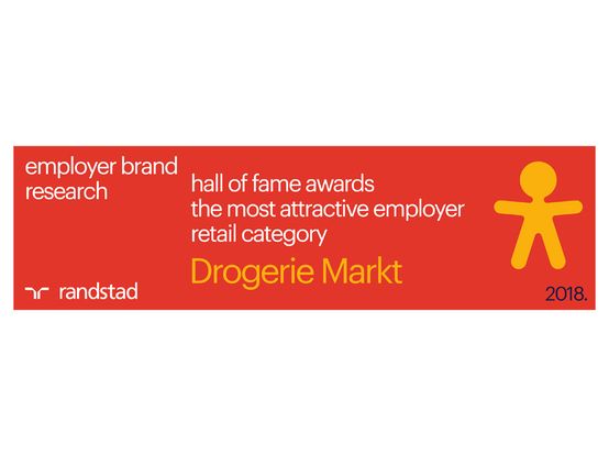 A kép a legvonzóbb munkaadó a kiskereskedelemben minősítés logóját ábrázolja.