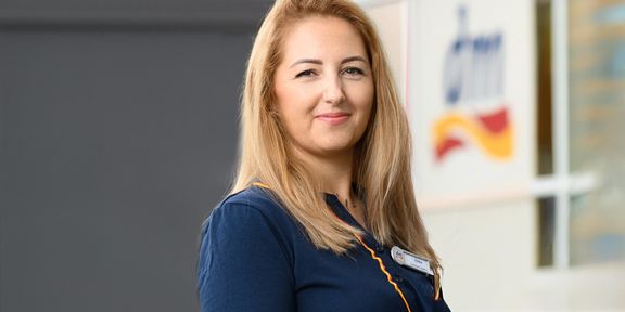 Zsóka, üzletvezető a dm-nél
