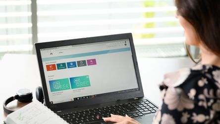 Tanuló jelentkezik szakmai gyakorlatos tanulónak a dm-hez.